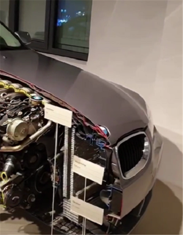 半个车身被锯断的宝马3系，看到内部构造那一刻，才知其为何昂贵
