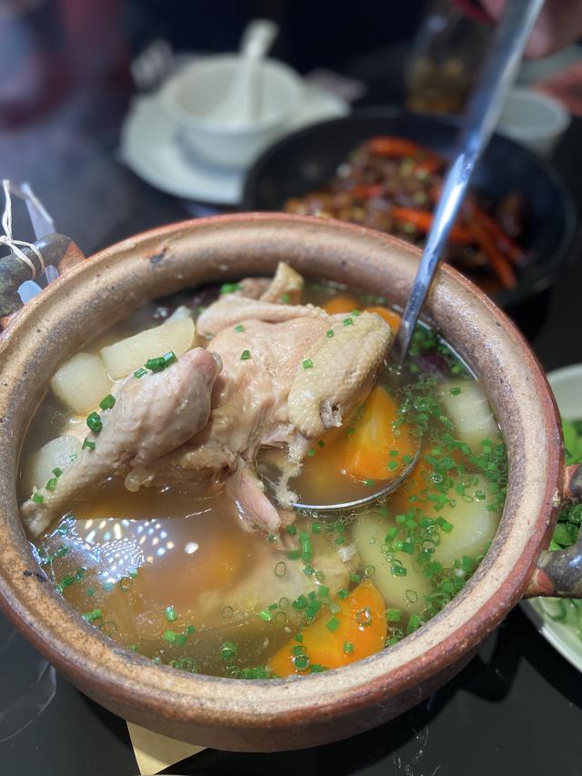 武汉搜城记丨传统煨汤技艺 文武炭火老铫子 重拾武汉老味道