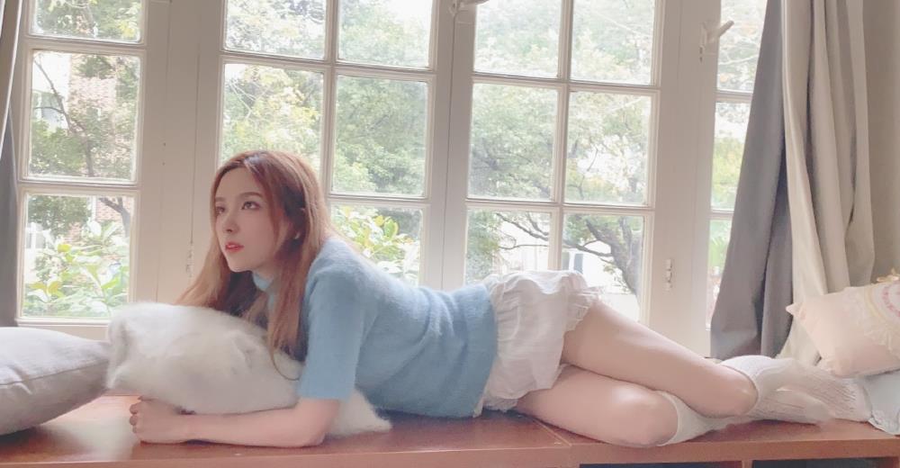 rita再现富婆人设白色小腿袜lo娘风写真32岁猛男直接告白