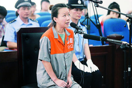 47岁满文军风采不再满头白发憔悴不堪富家女妻子不离不弃