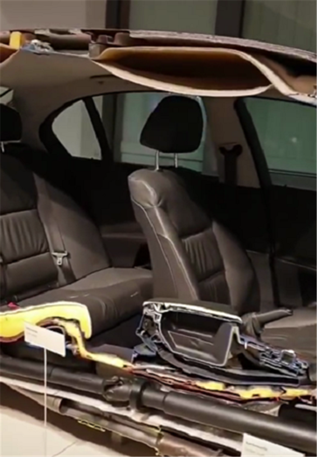 半个车身被锯断的宝马3系，看到内部构造那一刻，才知其为何昂贵
