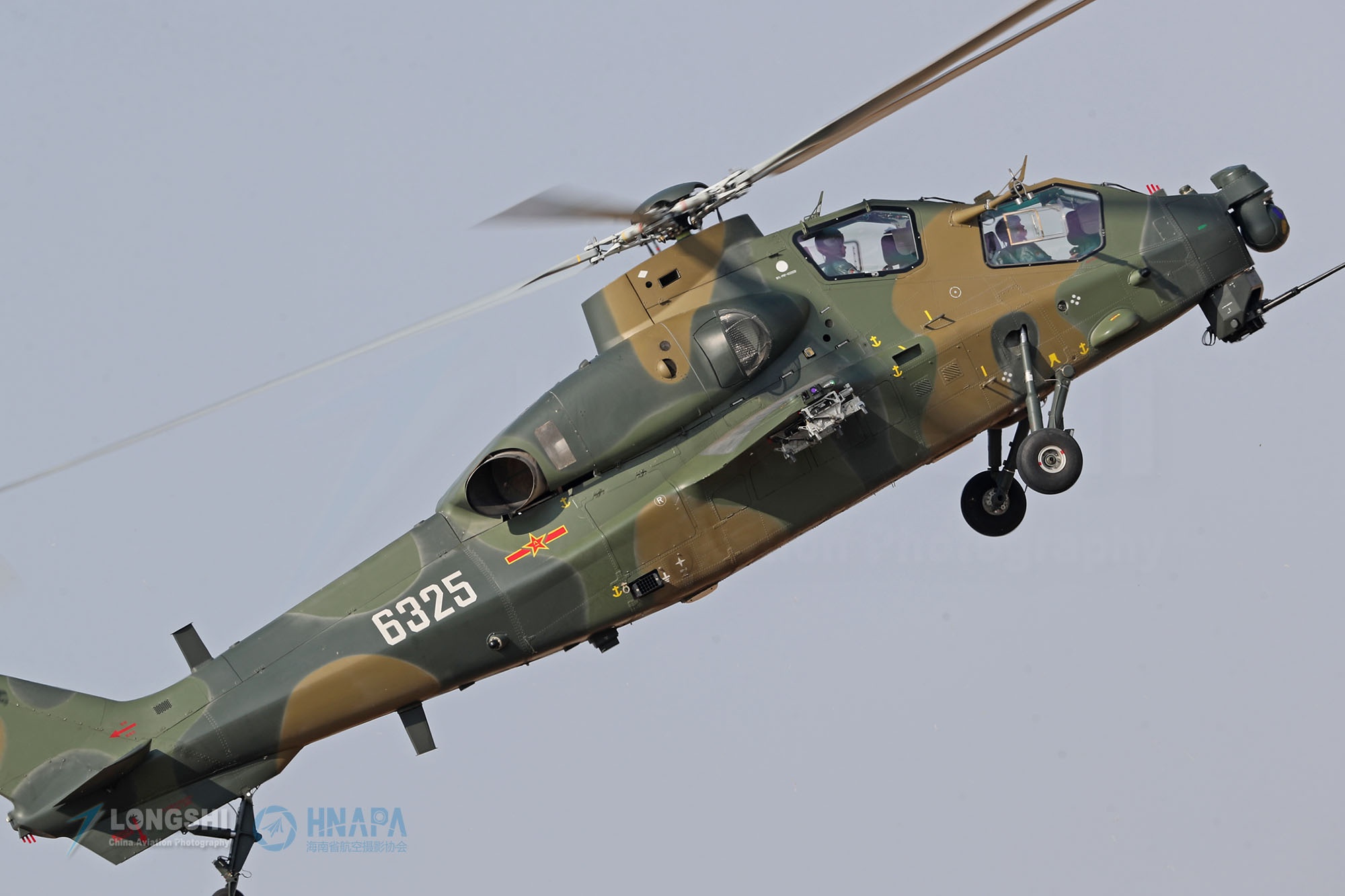 国产新锐武装直升机实力已可比肩阿帕奇做工精湛展示航空实力