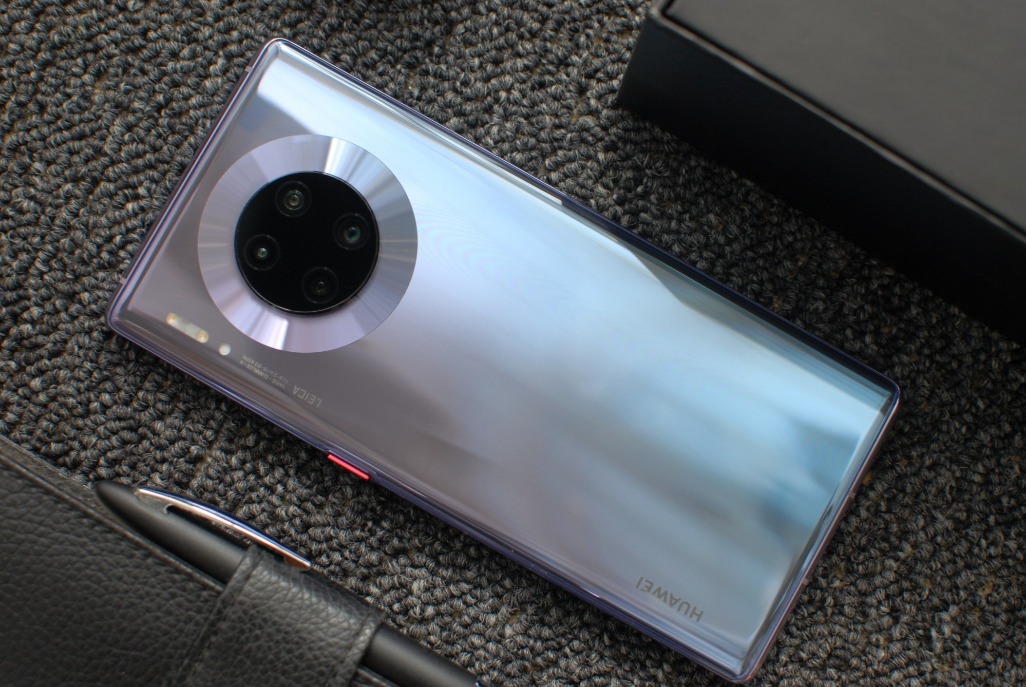 华为p40系列惊艳曝光:挖孔屏 四曲面设计,传言5颗摄像头!