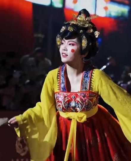 大唐不倒翁另一位小姐姐因为兔牙圈粉无数其他身份更让人喜欢