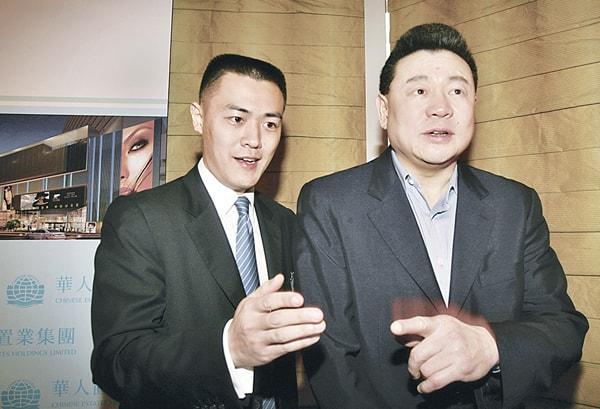 刘銮雄长子刘鸣炜被甩后,疑再度迎来新恋情,相约女生吃平民餐厅