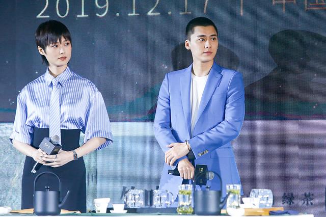 李宇春化身都市女性秀长腿 与李易峰男帅女靓养眼十足