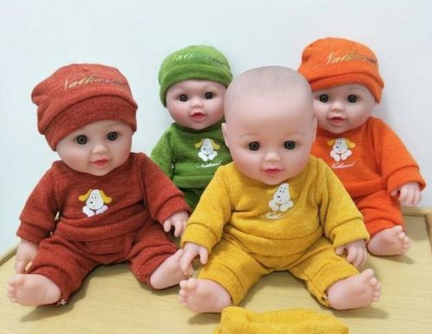 爸爸出差给儿子买玩具,儿子一玩就哭,买玩具学问大!