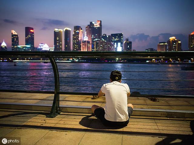 成年人的另一面在厕所,车库里暴露