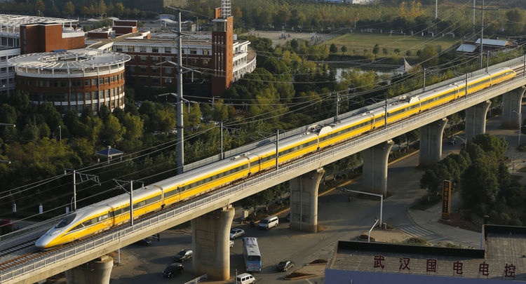 旅游码头等八大长江码头128公里长江黄金水道贯穿全市,嘉鱼长江大桥