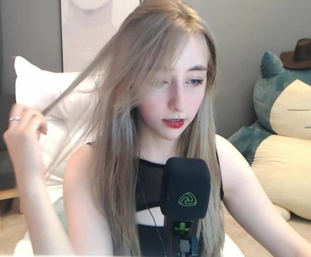 斗鱼俄罗斯毛妹主播火了狂飙中文嘲讽水友车还没开就晕了