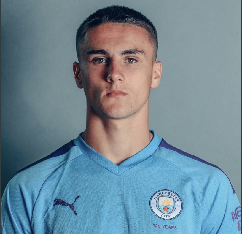 曼城小将贝利斯:球队执行力很高,我很高兴代表一线队出战