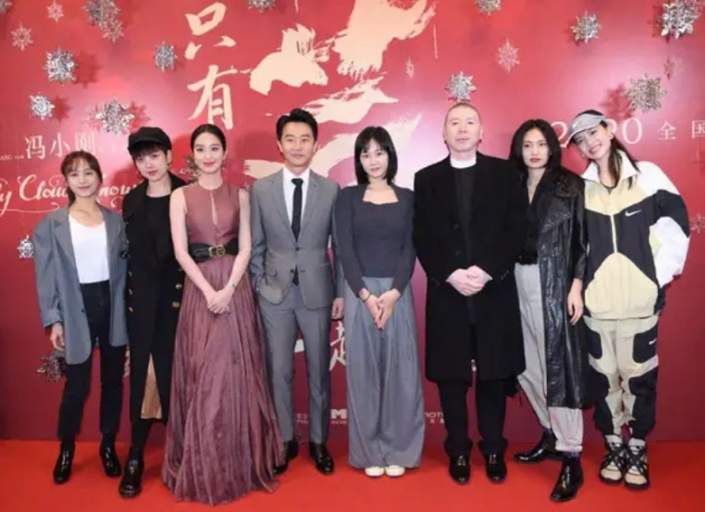 郑爽人缘有多好?众明星为冯小刚新电影站台,来的都是她好友_新浪新闻