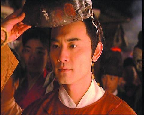 比起曾经在《大明宫词》里他一人分饰两角的花花公子张易之,和被太平