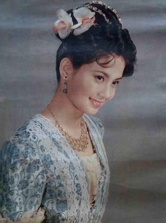 这是陶慧敏第一部担任女主角的电影《美丽的囚徒》