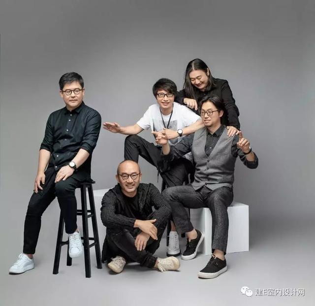 五位设计师合影设计师 沈雷 的家本期节目中,我们也一起走进设计师