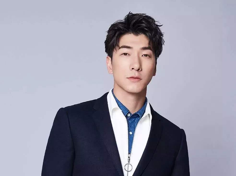 2019贵圈人设崩塌名场面:王源被骂蒋劲夫身陷争议,最惨的是她?