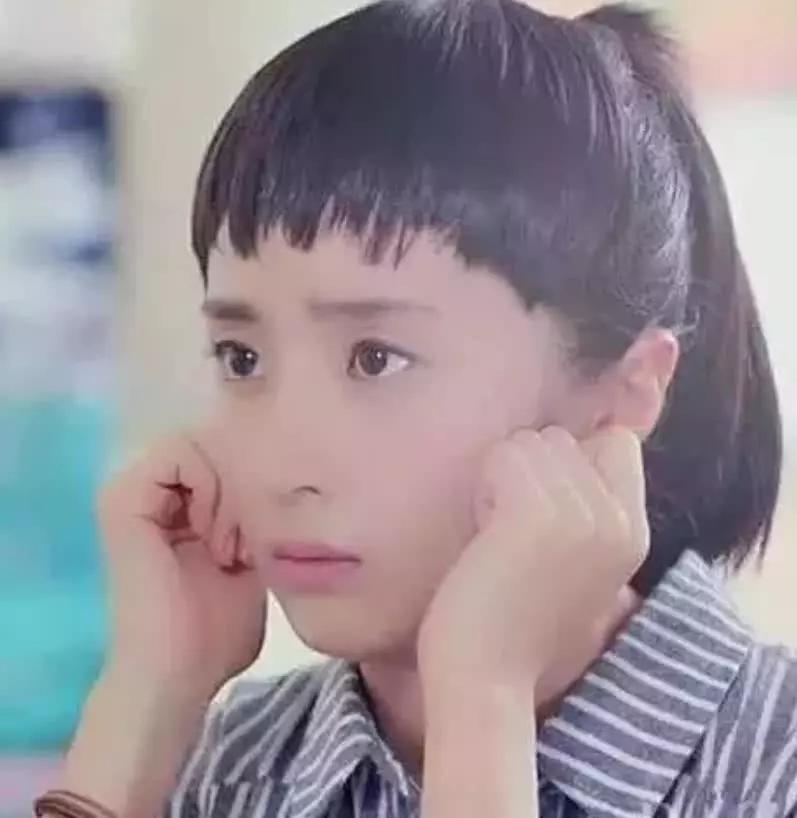 还记得旋风少女中的戚百草吗?起初被嫌弃像假小子,如今迷倒众人|百草|