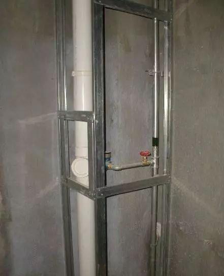 这种方法需要提前定制好水泥板,然后在管道外围用轻钢龙骨做框架.