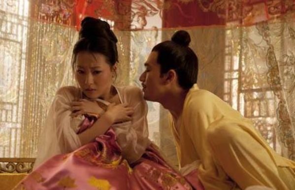 除了喂小孩, 还要为主人家做一件很害羞的事