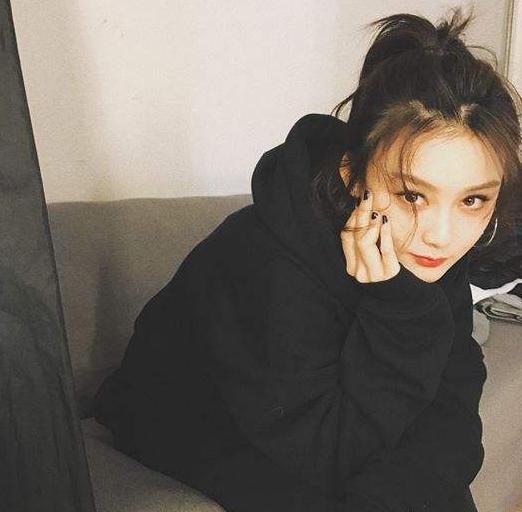 《唐人街探案》里的女黑客,当她染回黑发的时候,你还敢认吗?