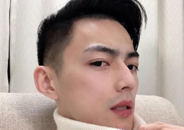 电竞"霍建华"自拍只照侧脸?当他正脸出镜:请问你是谁