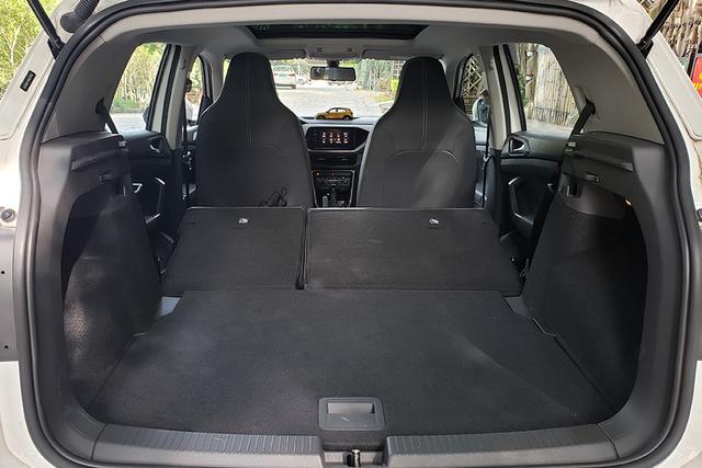 后排能跷二郎腿的小型suv!试驾上汽大众t-cross途铠