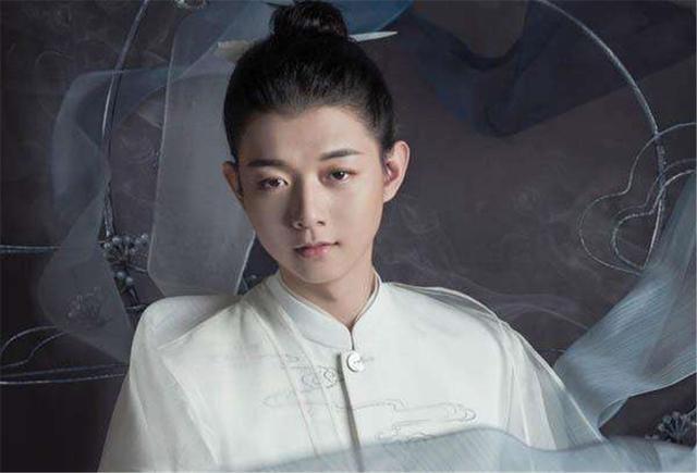 火风同儿女奏乐合照其乐融融,霍尊霍苗长得也太像了