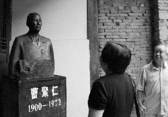 他出轨女学生,妻子选择退出这段感情,他抱憾终生|王春翠|曹聚仁|女