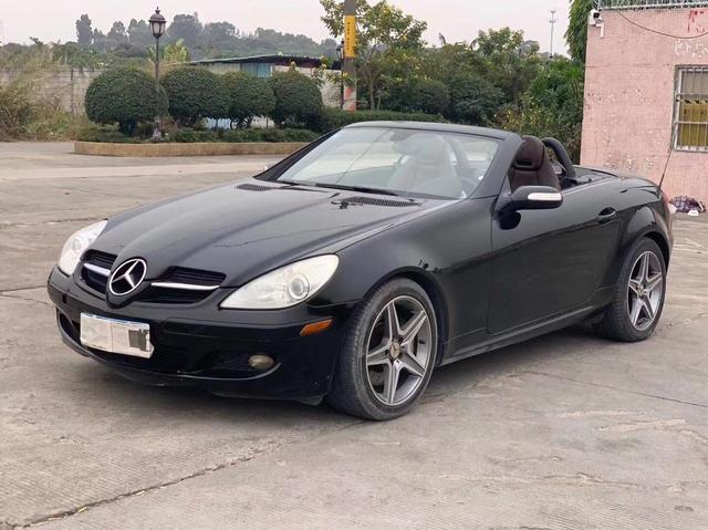 实拍这辆奔驰slk350仅售7万,让您在风中享受着路人羡慕的目光
