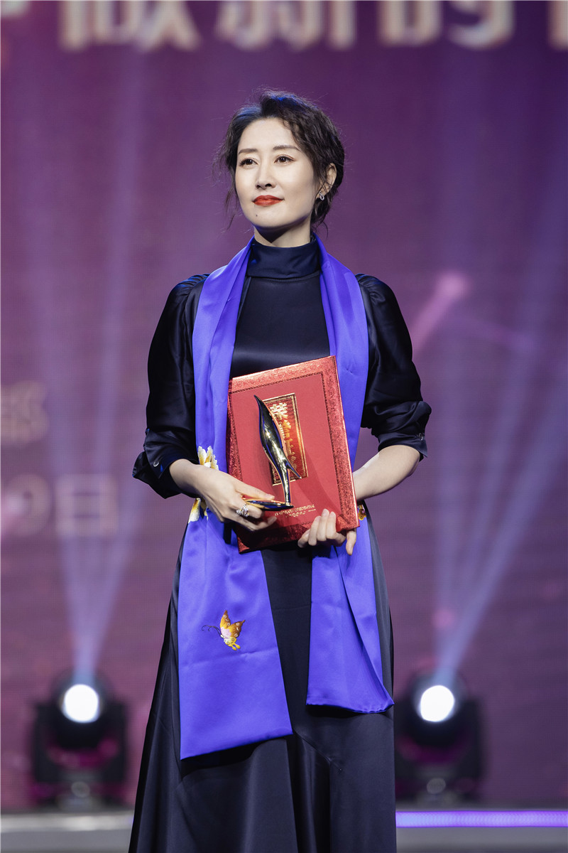 刘敏涛斩获“最佳角色女演员”大奖新剧《精英律师》今晚强势开播|精英律师|刘敏涛|女演员_新浪新闻