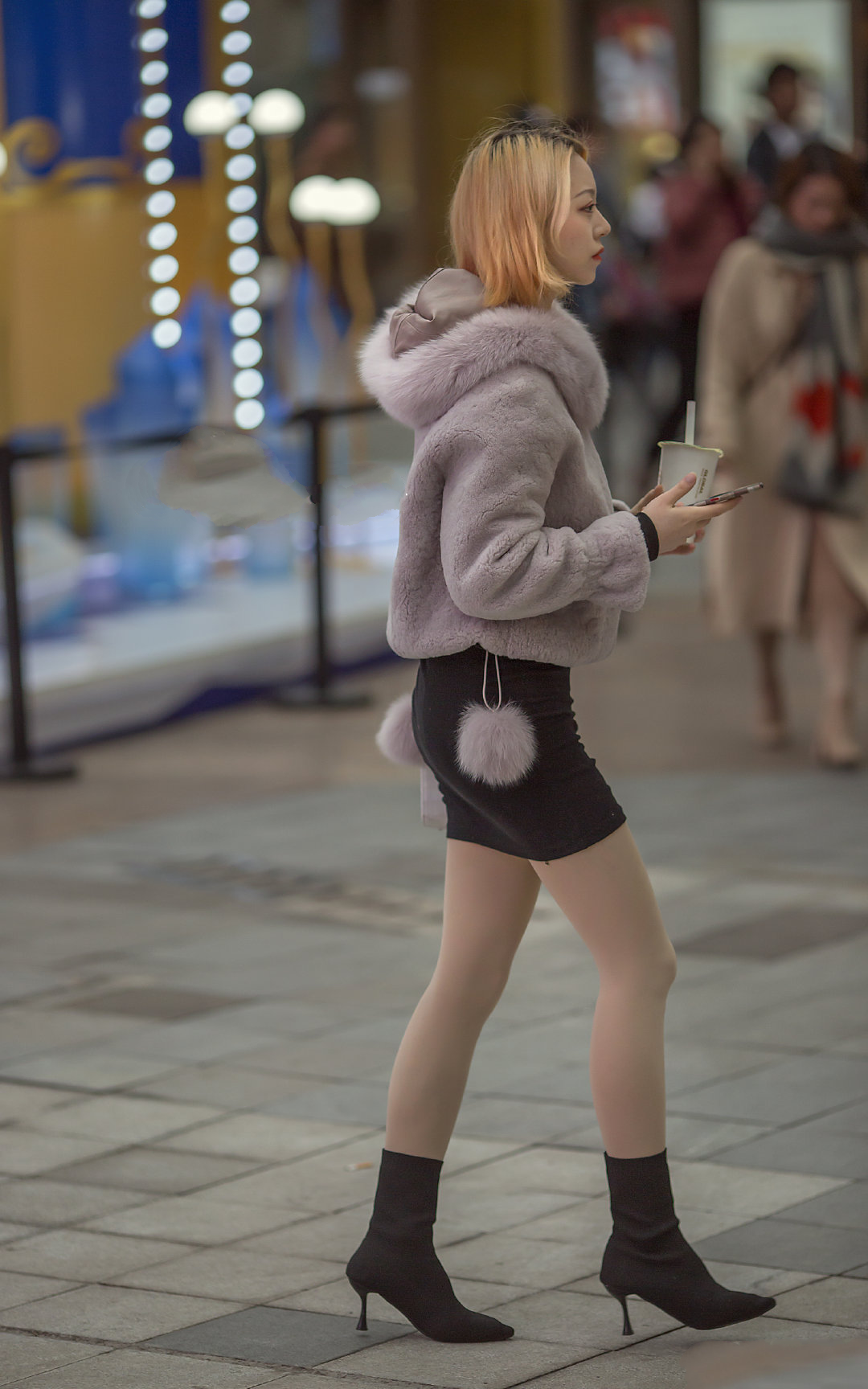 光腿神器和短裙的应季美搭这些小技巧让你美美过一冬