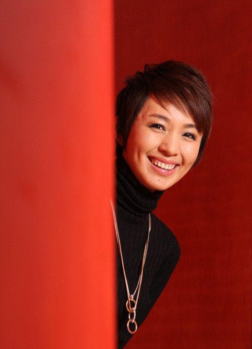 42岁欧阳夏丹近照,被称央视"最漂亮"女主播,至今还是单身