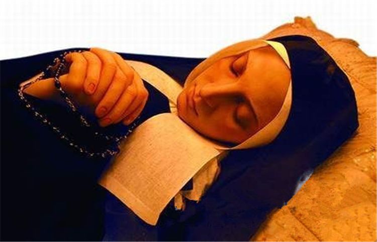 法国"睡美人"沉睡140年,容颜却至今艳丽,专家都无法解释