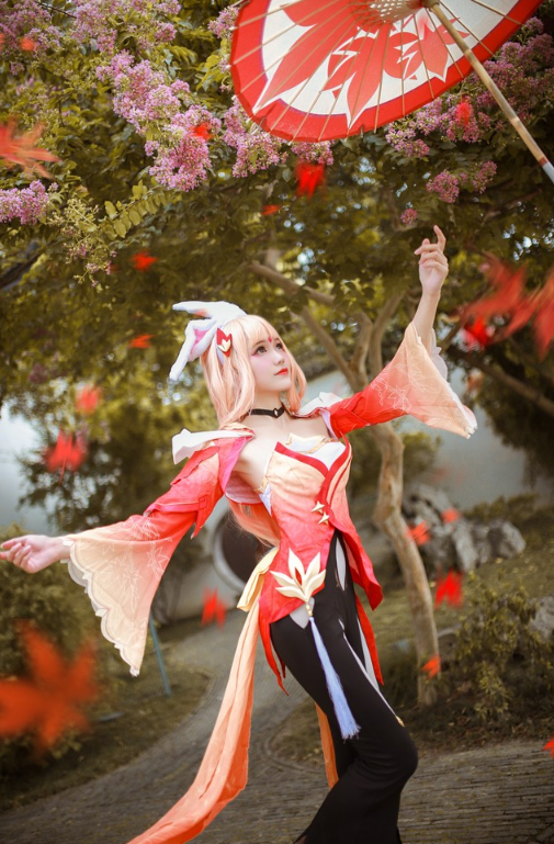 大学生cos最保守公孙离,喇叭裤变健美裤,网友:比手办都精致