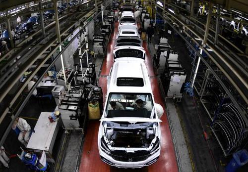 为什么奔驰宝马打折越来越狠？内行人：在别处坑你钱呢