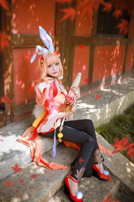 大学生cos最保守公孙离,喇叭裤变健美裤,网友:比手办都精致