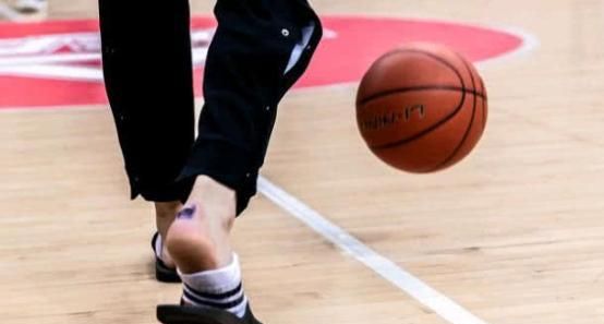 可兰白克脚后跟大面积磨损化脓,这次李宁,361度谁该背锅?