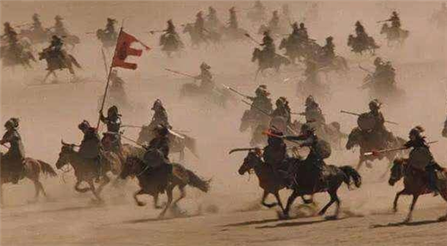 古代冷兵器时代,为何打仗时战场上到处都是火光通天?真相很残酷