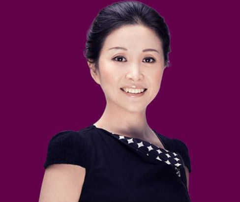 50岁黄菡全家近照,大两岁老公是主编,女儿漂亮像妈妈