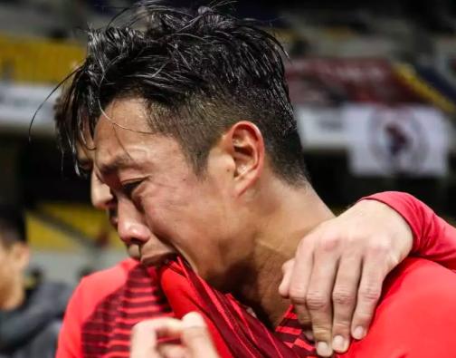 中国香港0-5输日本没哭,输给中国2球,多名队员却失声痛哭