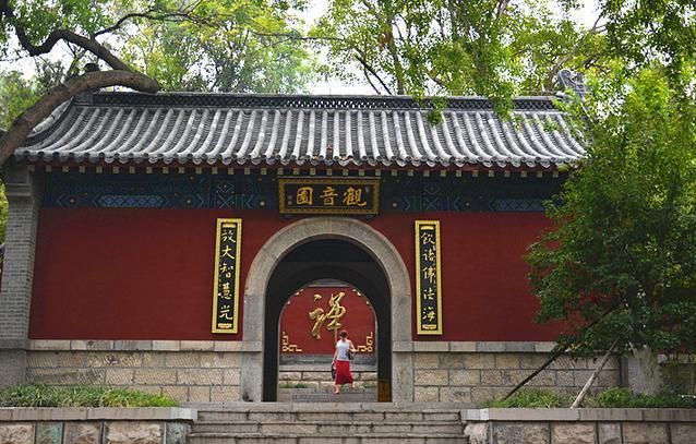 来济南,这有佛教历史名山,亦是虞舜文化圣地,看花观佛亦有趣