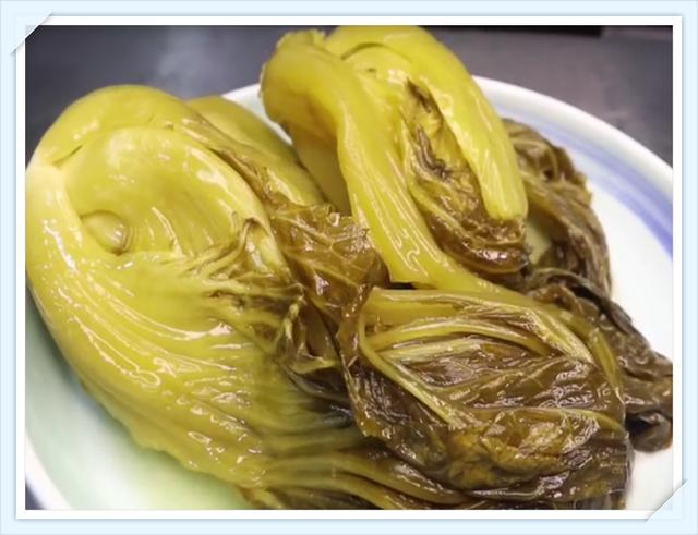 农村人只用淘米水就能腌出酸菜,非常简单方便,酸爽又健康|酸菜|芥菜