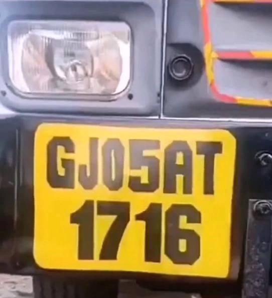 印度汽车上牌照纯手工画出来以为很简单看到成品懵圈了