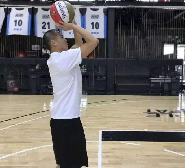 北京街头篮球"网红级"球员,却因身高劣势五年内三次落选cba|cba|曹芳