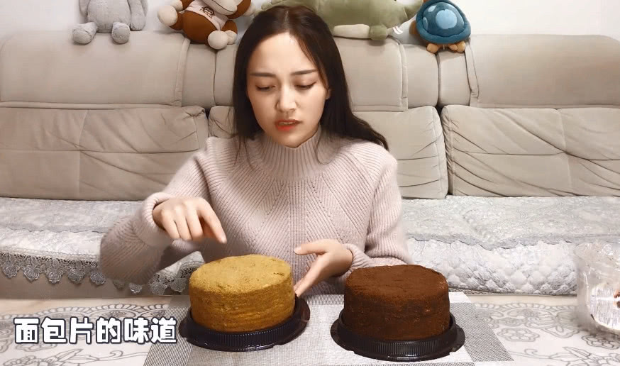 美女吃俄罗斯进口“提拉米苏”，拆开后蒙了，网友：套路太深