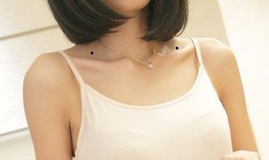 其实如果女人锁骨上长有痣的话,证明这个女人对感情是非常专一也很