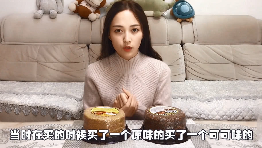 美女吃俄罗斯进口“提拉米苏”，拆开后蒙了，网友：套路太深