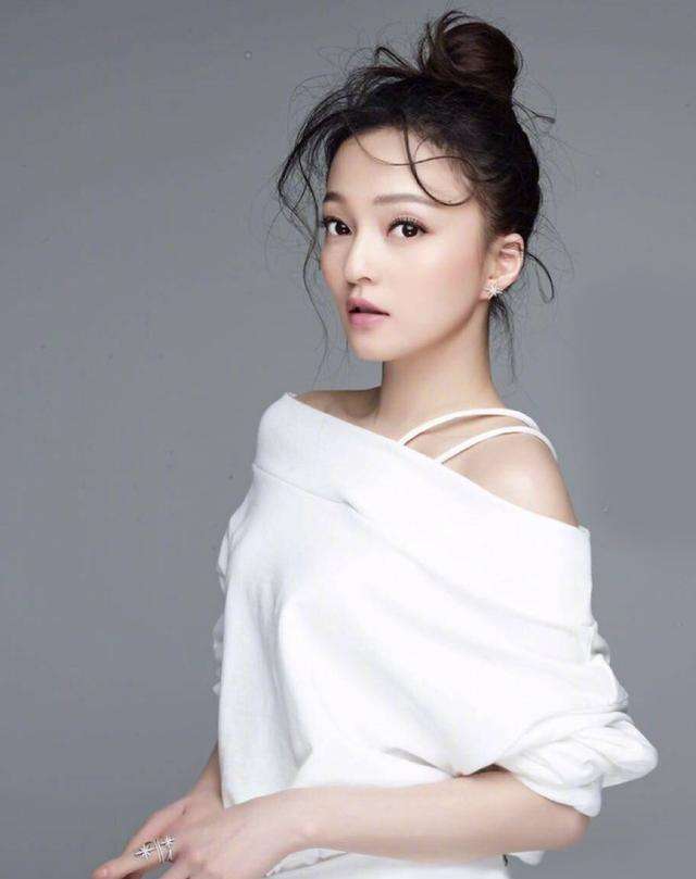 长得最像芭比的女星，毛晓彤第八，迪丽热巴第二，杨紫排第几？