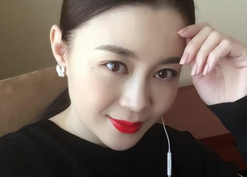 赵本山用豪车为礼想收她为徒,她却拒绝了,今35岁名下豪车无数