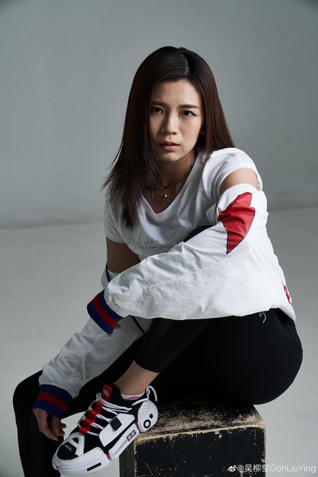 羽毛球女神吴柳莹晒最新写真大片,性感妩媚明艳动人